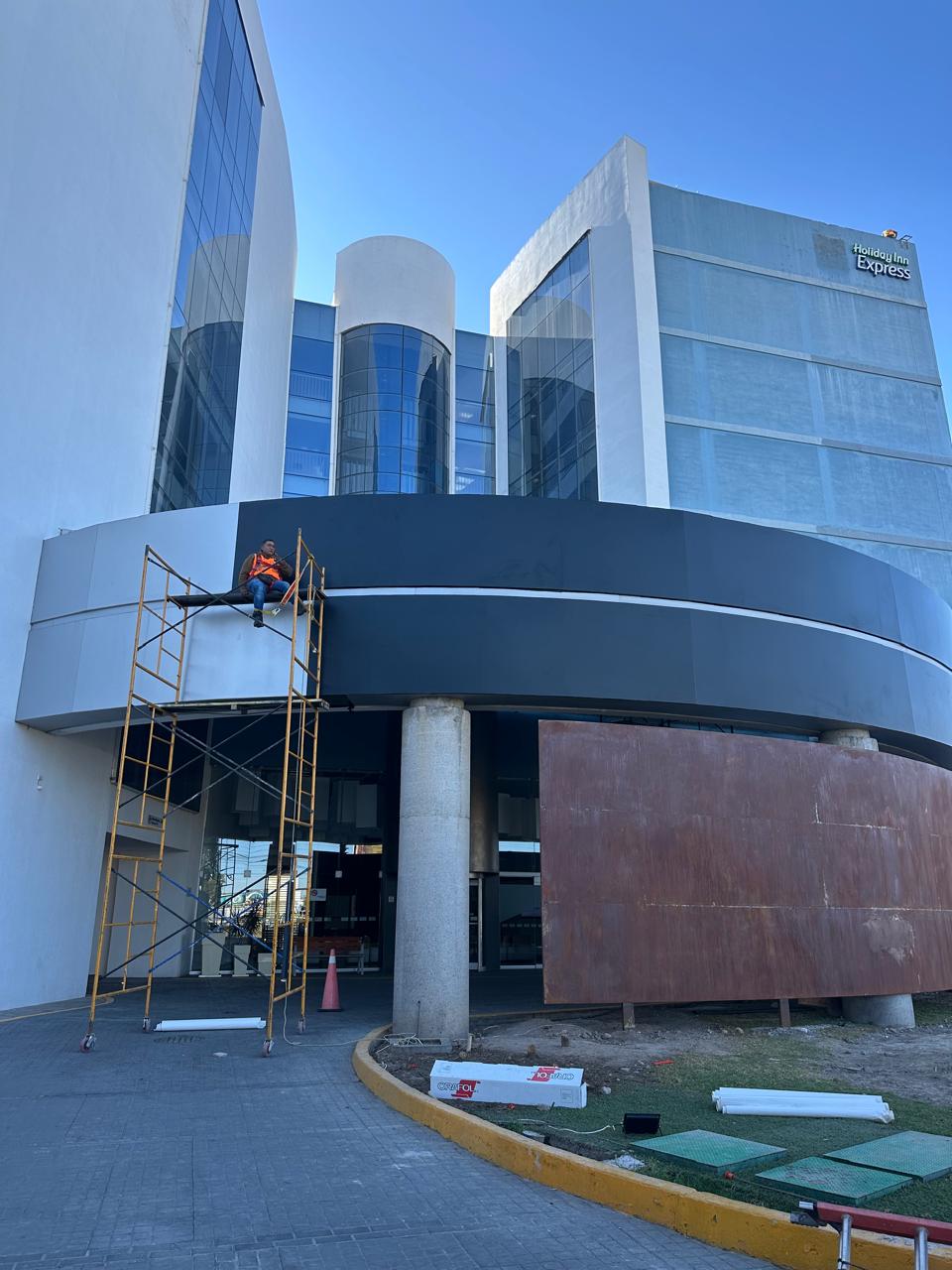 Modernización de Fachada Comercial