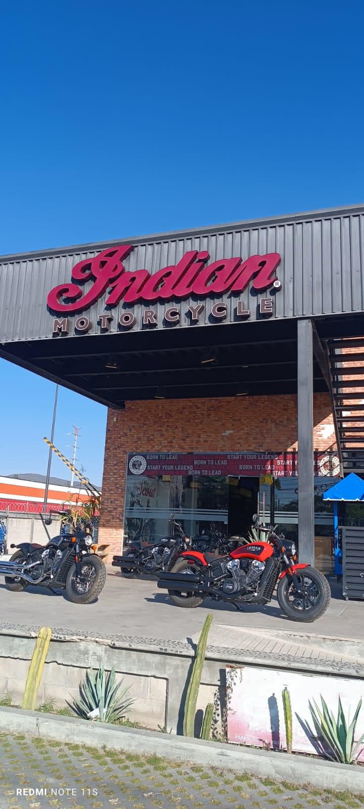 Modernización de Fachada Comercial