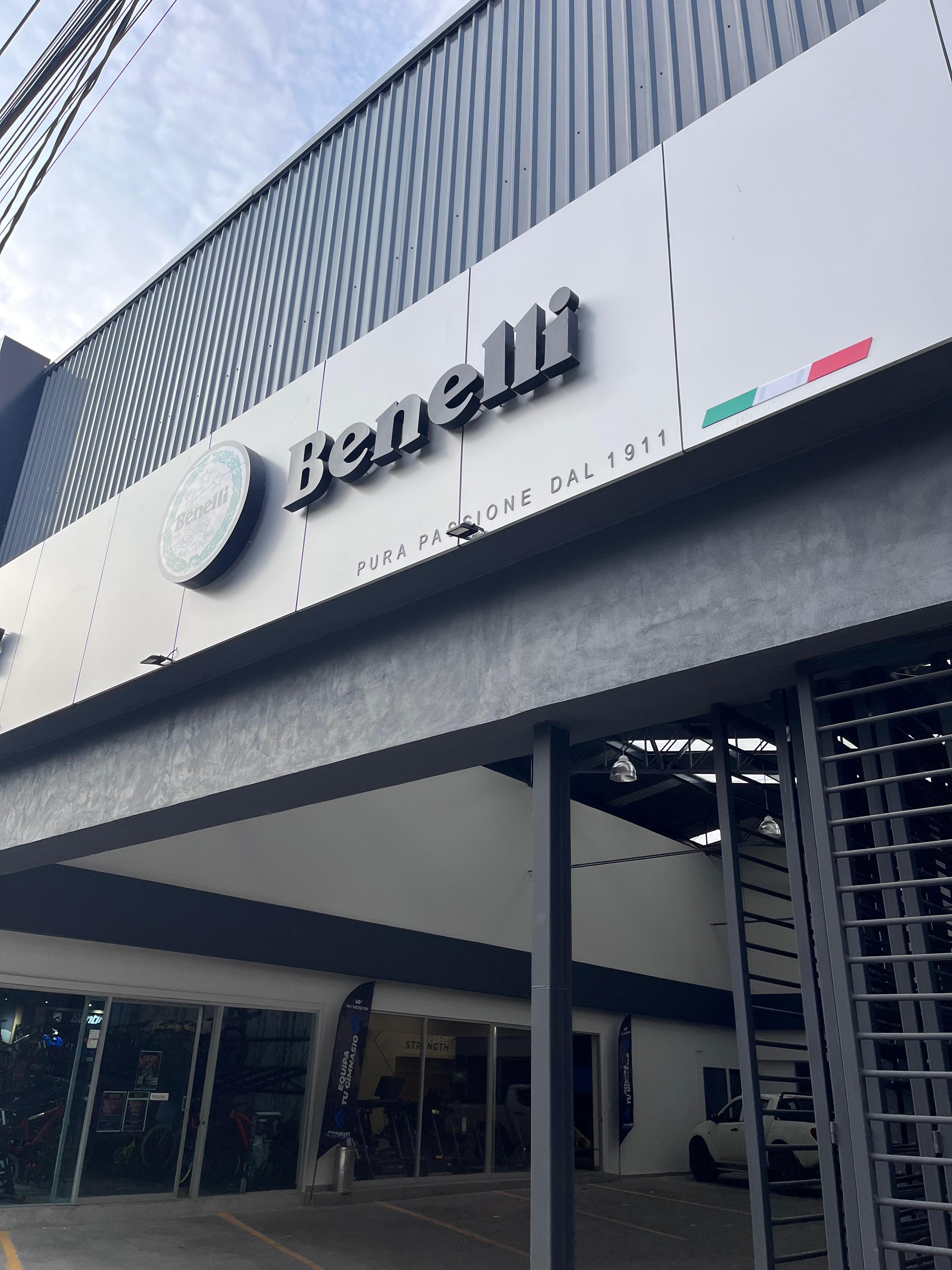 Modernización de Fachada Comercial