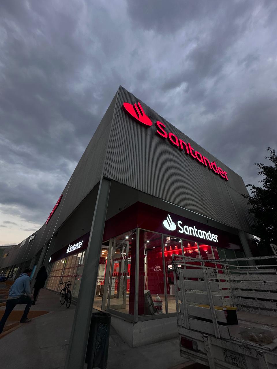 Modernización de Fachada Comercial