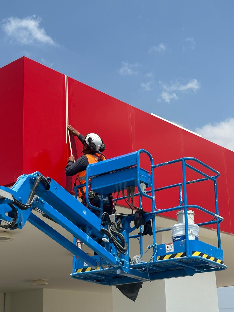 Instalación técnica de Panel ACP con geometrías complejas